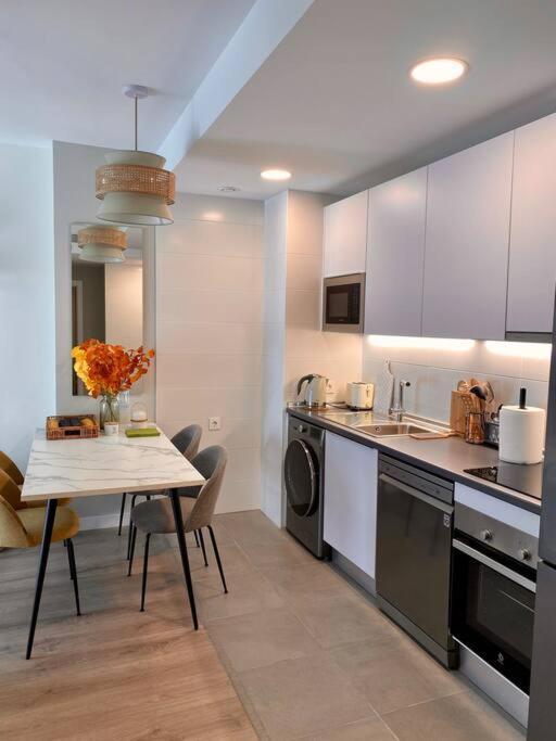 Nuevo Moderno Apartamento De Lujo セビリア エクステリア 写真