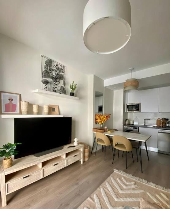 Nuevo Moderno Apartamento De Lujo セビリア エクステリア 写真