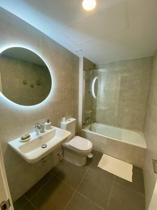 Nuevo Moderno Apartamento De Lujo セビリア エクステリア 写真
