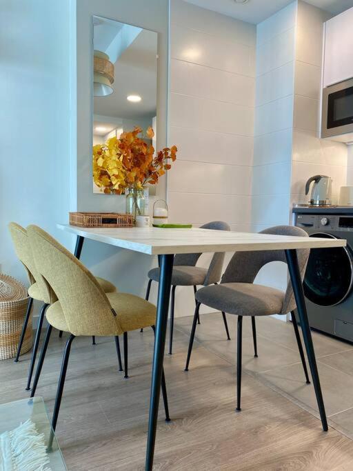 Nuevo Moderno Apartamento De Lujo セビリア エクステリア 写真